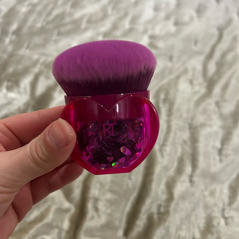 Real Techniques Fuchsia Heart Kabuki Brush with Glitter Handle